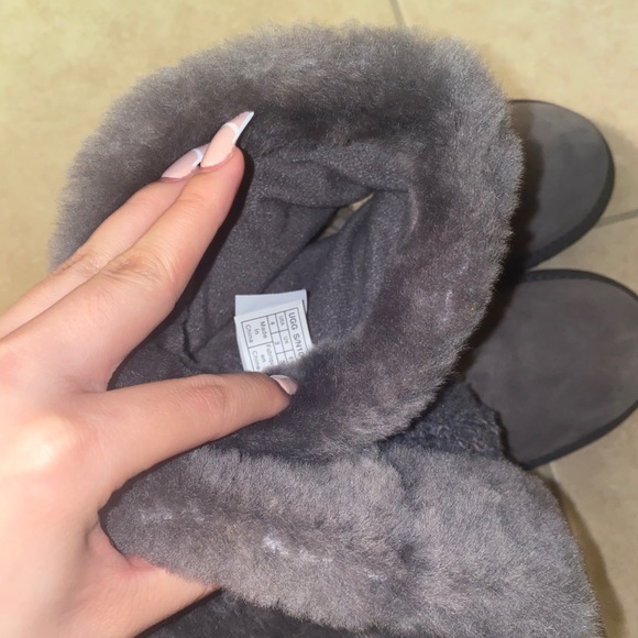 Children’s Grey Knit Uggs - Picture 2 of 4